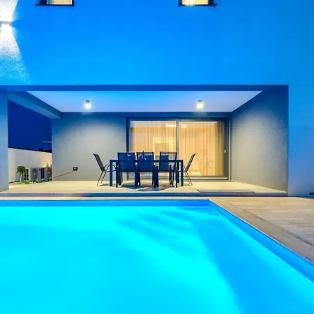 Prázdninový dům Family Friendly House With A Swimming Pool Privlaka, Zadar - 25539 Privlaka (Zadar)