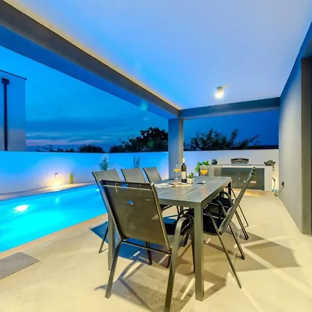 Family Friendly House With A Swimming Pool Privlaka, Zadar - 25539 * Privlaka (Zadar)