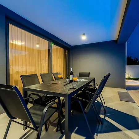 Prázdninový dům Family Friendly House With A Swimming Pool Privlaka, Zadar - 25539