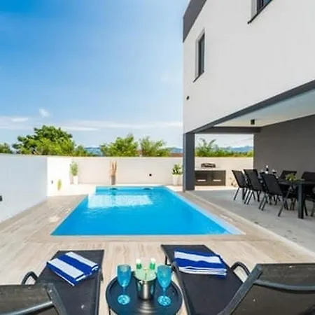 Prázdninový dům Family Friendly House With A Swimming Pool Privlaka, Zadar - 25539